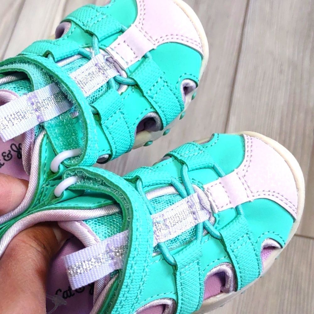 (73-4094)  Cat & Jack Green Teri Toddler Size 10